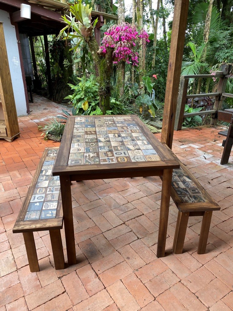 Jogo De Mesa Com 2 Bancos 1,40m Com Detalhes Em Azulejos Móveis Rio Negrinho