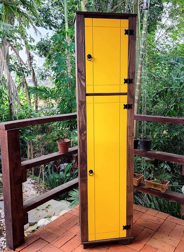 Paneleiro 2 Portas Com Detalhes Em Amarelo De Madeira Maciça Móveis Rio Negrinho