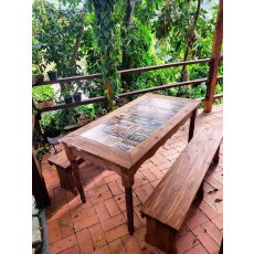 Mesa Com Detalhes Em Azulejo E 2 Bancos 1,60m De Madeira Maciça Móveis Rústicos Bento